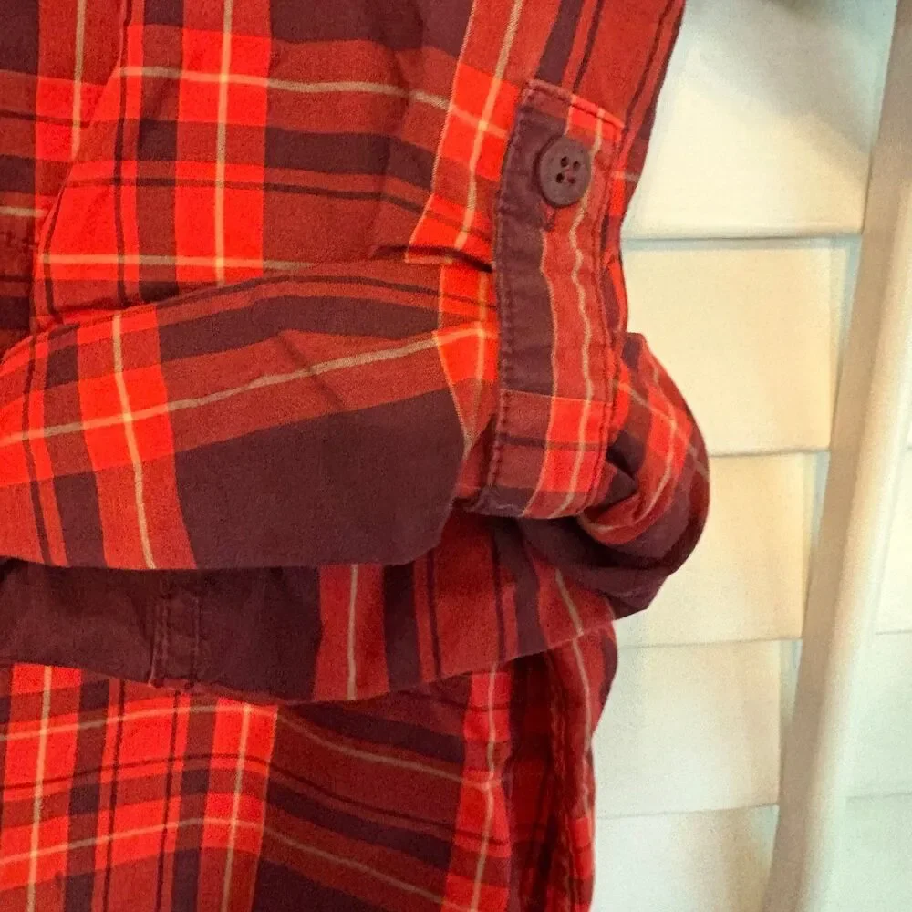 The North Face Red And‎ Burgundy Plaid Button Down Shirt Size Medium